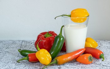 Latte e Peperoncino: una soluzione naturale per bruciore e influenza