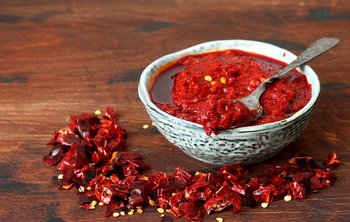 Harissa: scopri storia, curiosità e ricetta della salsa piccante